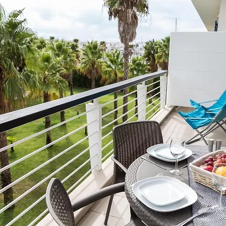 Top-floor Marina Club 2 Bed Apartment *