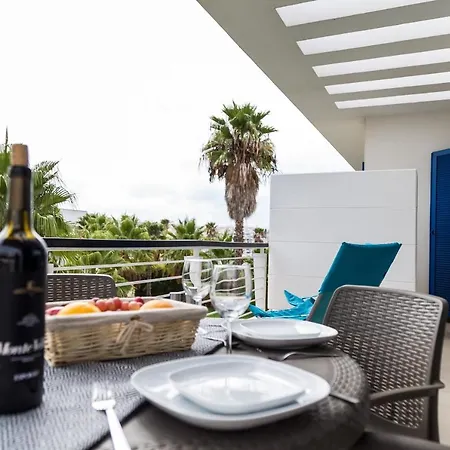 Top-floor Marina Club 2 Bed Апартаменты