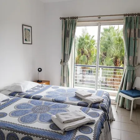 Top-floor Marina Club 2 Bed Апартаменты