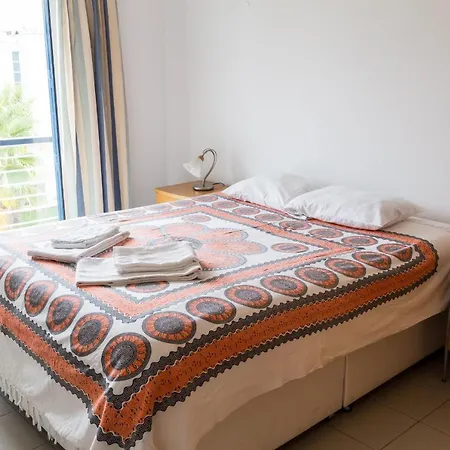 Top-floor Marina Club 2 Bed Apartment